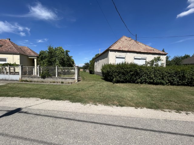 Eladó telek, Győrújbaráton 60 M Ft / költözzbe.hu