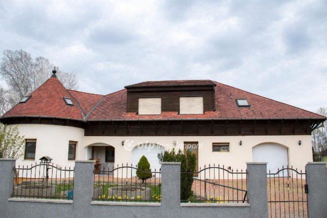 Eladó családi ház, Ásványrárón 180 M Ft, 8 szobás