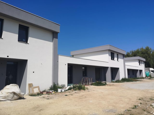 Eladó téglalakás, Ajkán 75 M Ft, 4 szobás