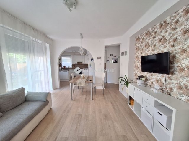 Eladó családi ház, Pécsett 139 M Ft, 6 szobás