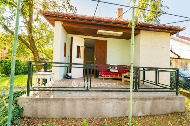 Eladó nyaraló, Szigetszentmártonban 29.5 M Ft, 1 szobás