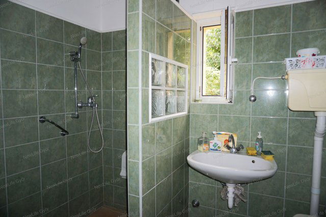 Eladó családi ház, Győrött 79 M Ft, 3 szobás