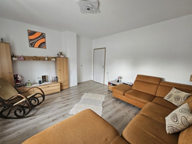 Eladó családi ház, Pápadereskén 48.99 M Ft, 2+1 szobás