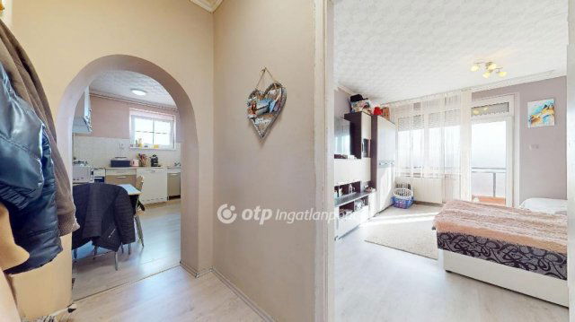 Eladó téglalakás, Kazincbarcikán 28 M Ft, 2 szobás