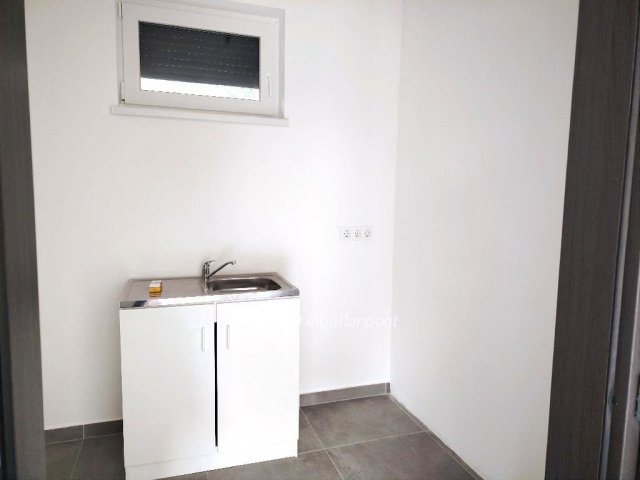 Eladó ikerház, Kápolnásnyéken 98 M Ft, 4 szobás