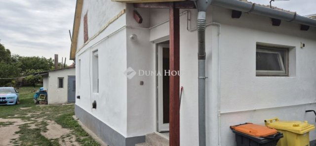 Eladó családi ház, Szegeden 33.8 M Ft, 1 szobás