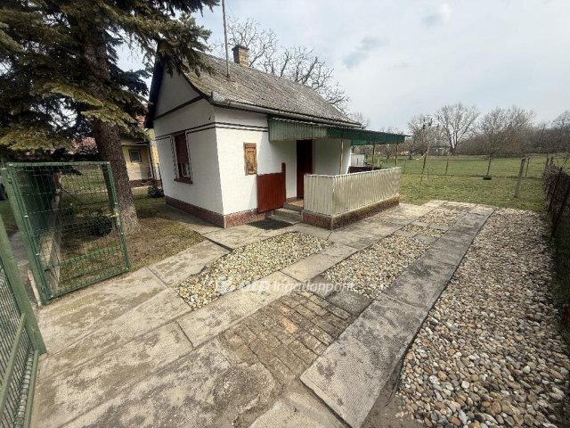 Eladó nyaraló, Tiszakécskén 24.9 M Ft, 1 szobás