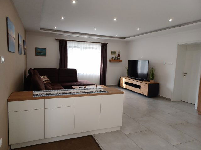 Eladó családi ház, Keszthelyen 179 M Ft, 10 szobás