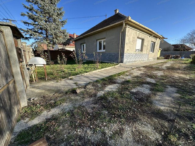 Eladó családi ház, Jászberényben 39.9 M Ft, 3+1 szobás