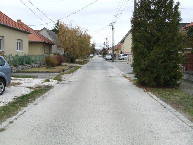 Eladó családi ház, Esztergomban 85 M Ft, 5 szobás