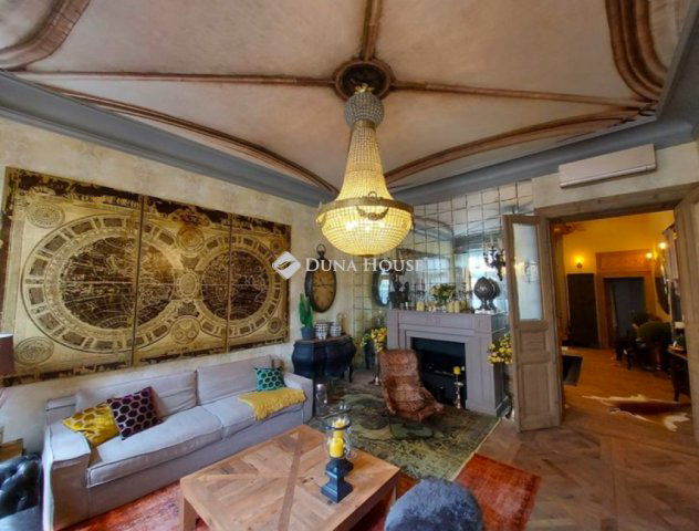 Eladó téglalakás, Budapesten, VI. kerületben, Paulay Ede utcában