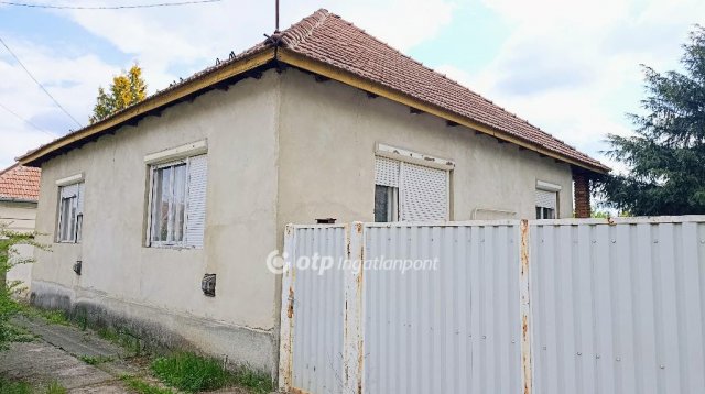 Eladó családi ház, Jászfényszarun 25.9 M Ft, 2 szobás