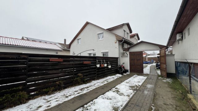 Eladó ikerház, Felsőpakonyban 82 M Ft, 1+3 szobás