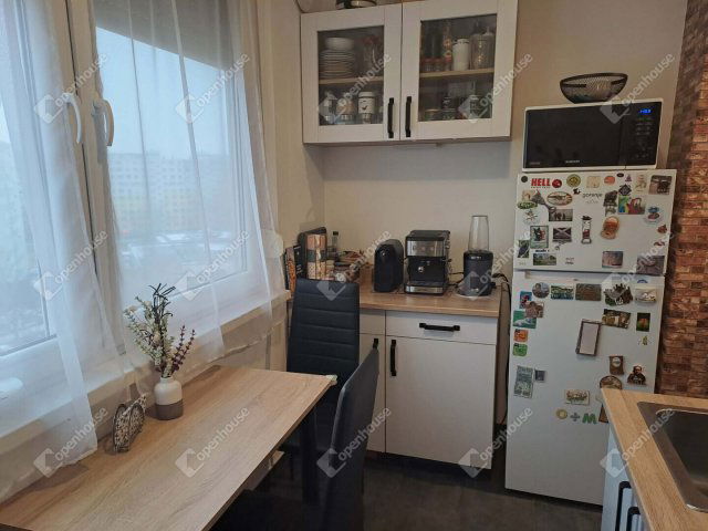 Eladó panellakás, Szegeden 48.9 M Ft, 2 szobás