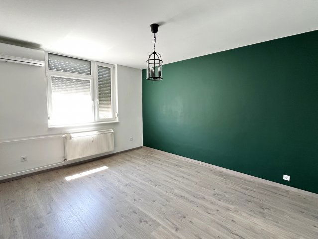 Eladó téglalakás, Dunaújvárosban 30.5 M Ft, 2 szobás