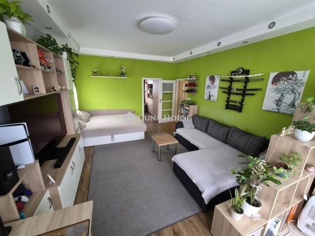 Eladó panellakás, Pécsett 49.9 M Ft, 2 szobás