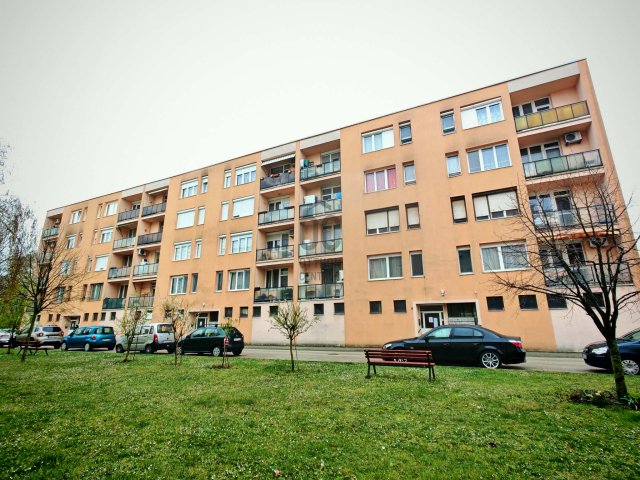 Eladó téglalakás, Ajkán 33 M Ft, 2 szobás