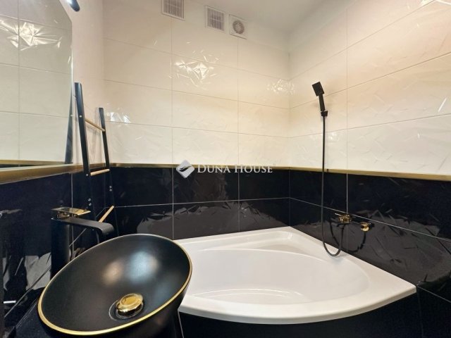 Eladó téglalakás, Pécsett 43.9 M Ft, 2 szobás