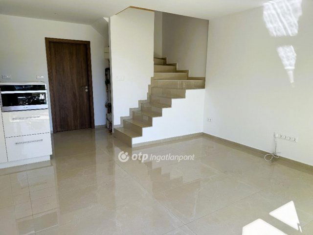 Eladó nyaraló, Alsóörsön 105.9 M Ft, 4 szobás