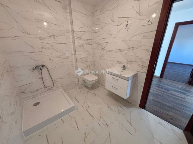 Eladó téglalakás, Sopronban 64.9 M Ft, 3 szobás