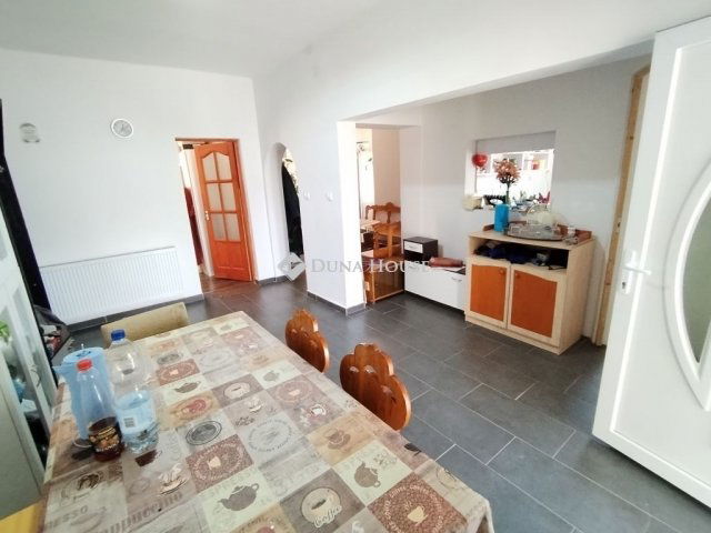 Eladó családi ház, Szigetszentmiklóson 74.9 M Ft, 6 szobás