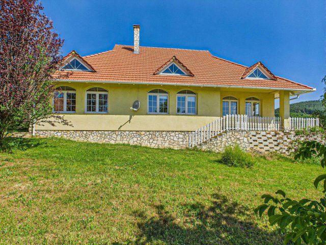 Eladó családi ház, Hosszúhetényen 84.9 M Ft, 3 szobás