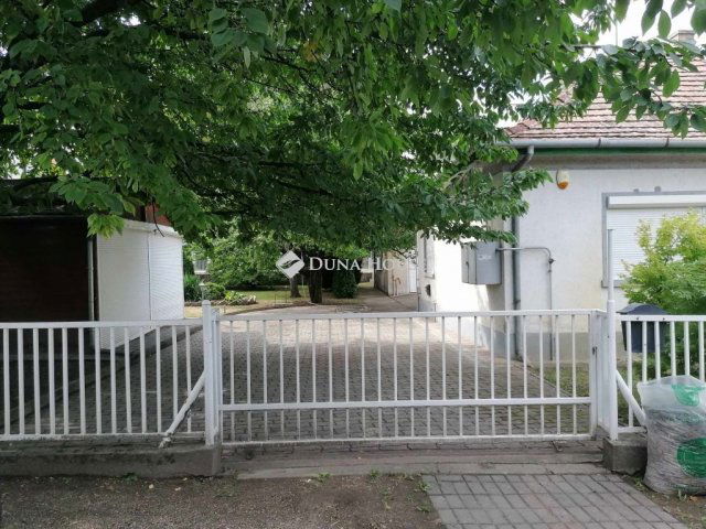 Eladó családi ház, Siófokon 89 M Ft, 2 szobás