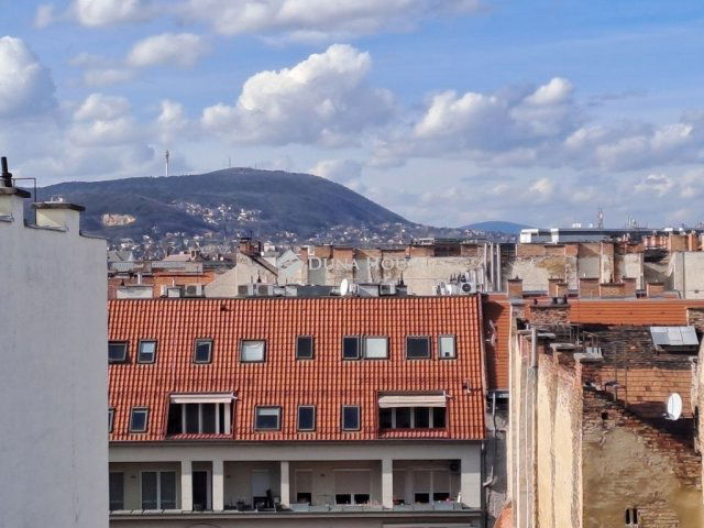 Eladó téglalakás, Budapesten, VI. kerületben 120 M Ft, 2 szobás