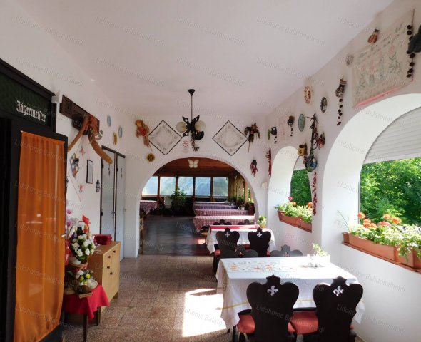 Eladó üzlethelyiség, Balatonalmádiban 165 M Ft, 6+3 szobás