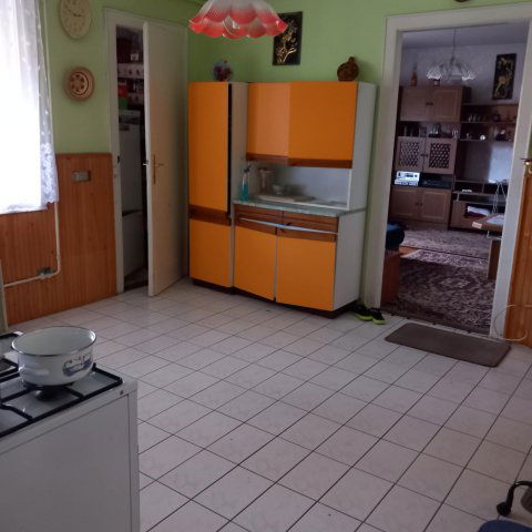 Eladó panellakás, Salgótarjánban 13.8 M Ft, 1 szobás