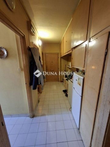 Eladó panellakás, Pécsett 39.9 M Ft, 2 szobás