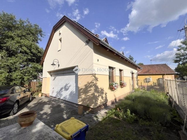 Eladó családi ház, Kecskeméten 215 M Ft, 5 szobás