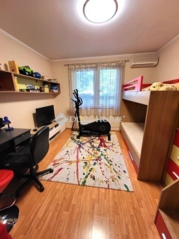 Eladó családi ház, Kecskeméten 245 M Ft, 5 szobás