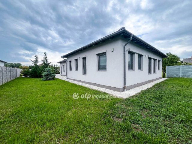 Eladó családi ház, Börcsön 264 M Ft, 7+1 szobás