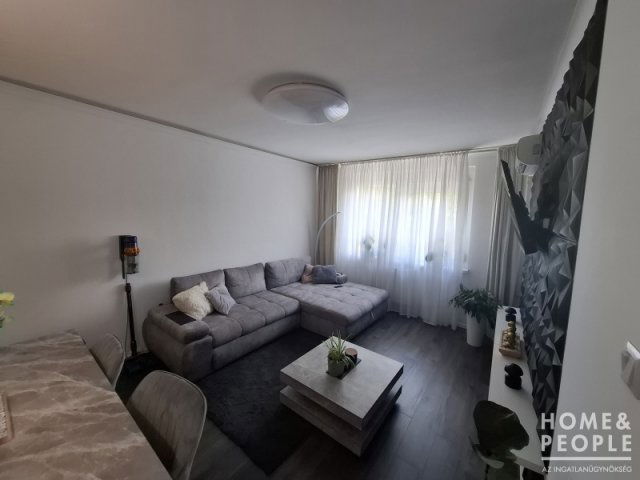 Eladó téglalakás, Szegeden 55 M Ft, 2 szobás