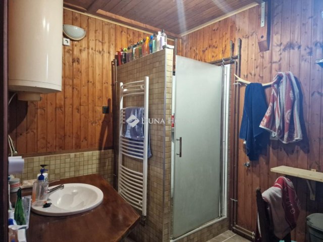 Eladó családi ház, Ercsiben 68 M Ft, 3 szobás