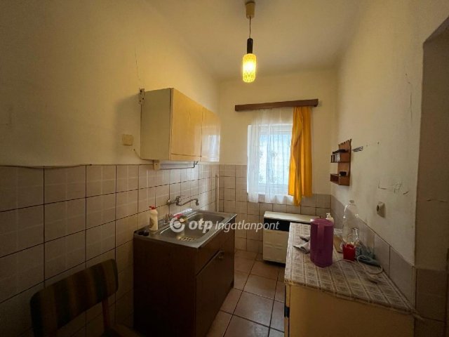 Eladó családi ház, Zsákán 8.9 M Ft, 2 szobás