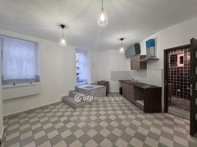 Eladó téglalakás, Budapesten, VIII. kerületben 69.9 M Ft