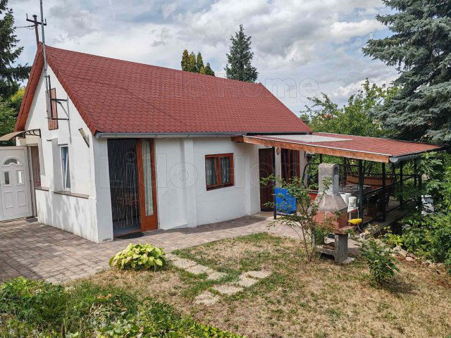 Eladó nyaraló, Balatonalmádiban 83 M Ft, 2 szobás