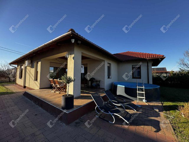 Eladó családi ház, Csákváron 100 M Ft, 3 szobás