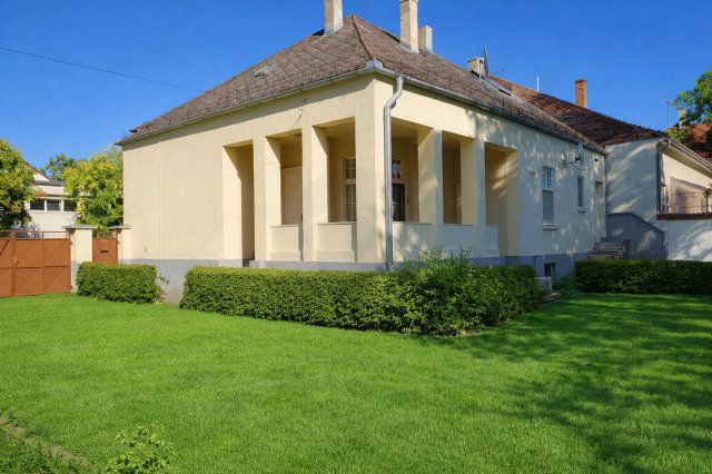 Eladó családi ház, Baján 72.9 M Ft, 3 szobás