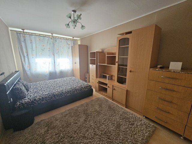Kiadó panellakás, albérlet, Pápán 120 E Ft / hó, 2 szobás