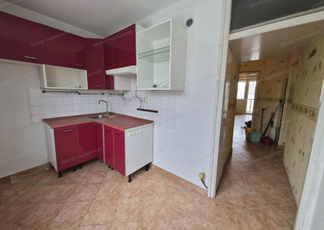 Eladó panellakás, Tatabányán 47 M Ft, 2+1 szobás