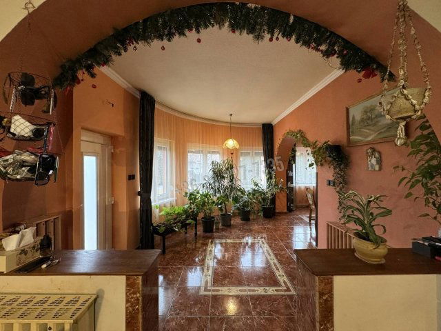 Eladó családi ház, Lóréven 190 M Ft, 4 szobás