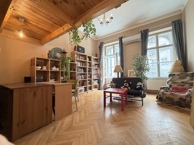 Eladó téglalakás, Budapesten, VI. kerületben, Bajza utcában