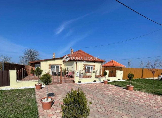 Eladó családi ház, Besenyőtelken 67 M Ft, 5 szobás