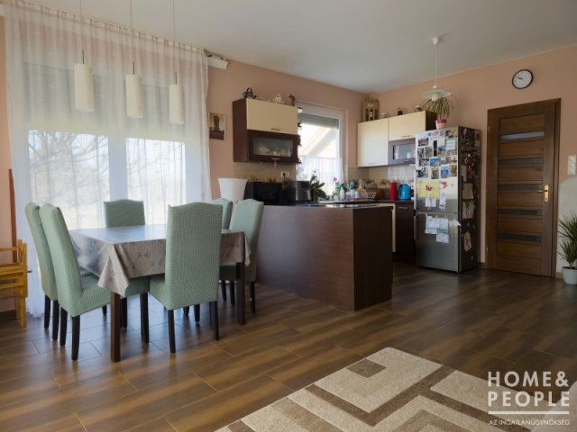 Eladó családi ház, Deszken 87 M Ft, 4 szobás