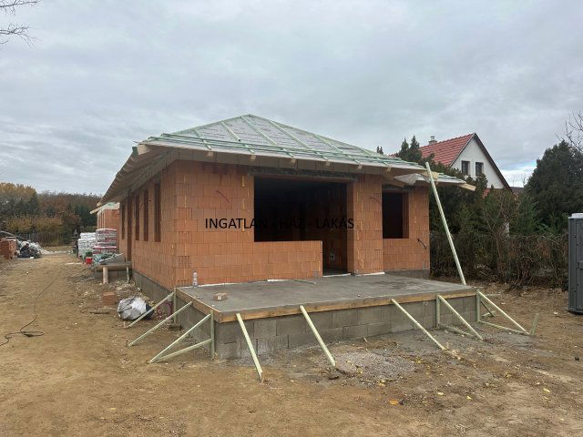 Eladó ikerház, Veresegyházon 104.9 M Ft, 5 szobás