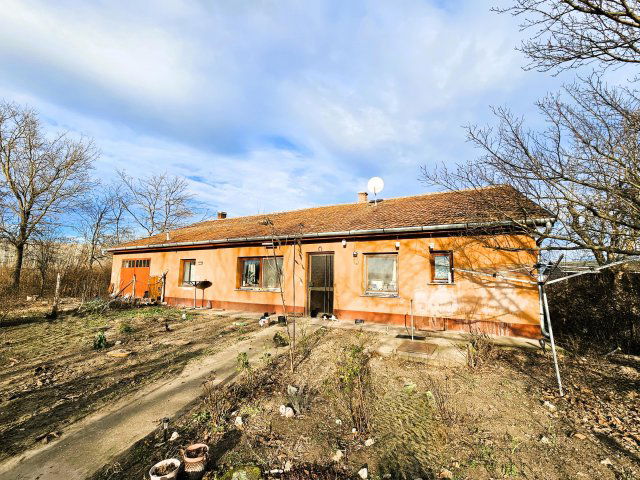 Eladó családi ház, Tázláron 21 M Ft, 3 szobás