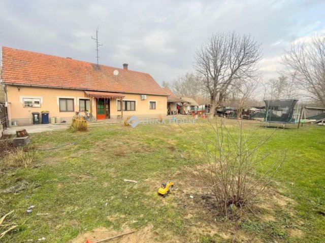 Eladó családi ház, Szabadszálláson 36 M Ft, 4+2 szobás